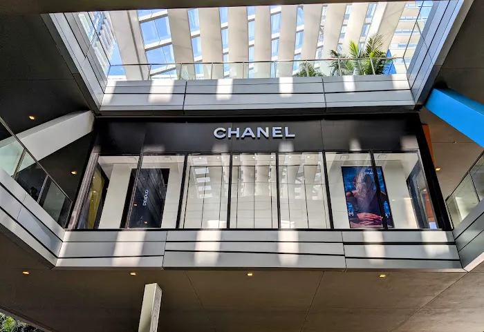 CHANEL FRAGRANCE AND BEAUTY BOUTIQUE 2