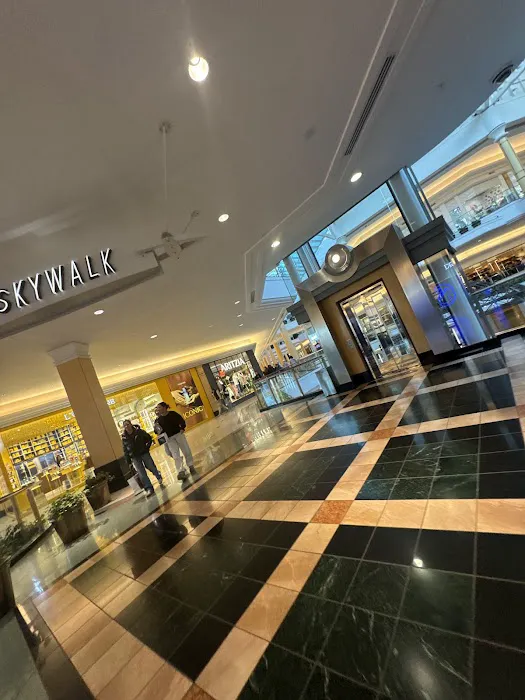 CHANEL FRAGRANCE AND BEAUTY BOUTIQUE 0