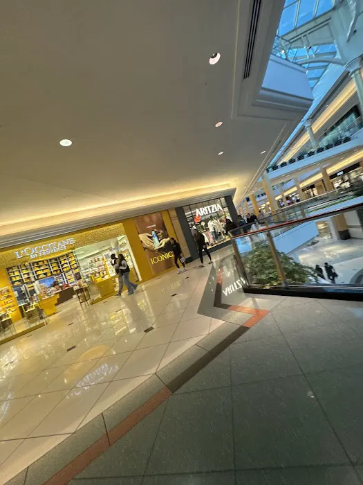 CHANEL FRAGRANCE AND BEAUTY BOUTIQUE 1