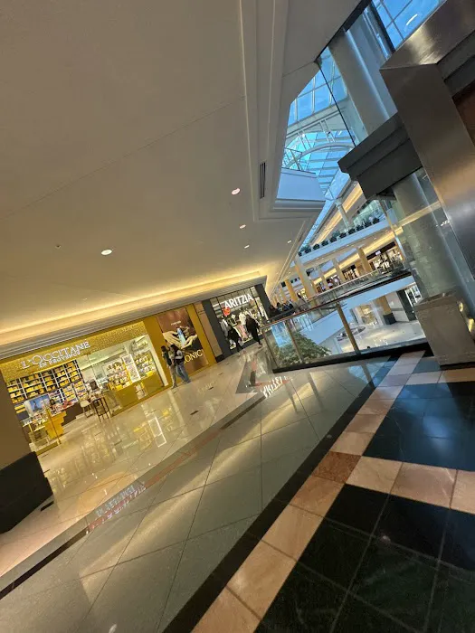 CHANEL FRAGRANCE AND BEAUTY BOUTIQUE 2