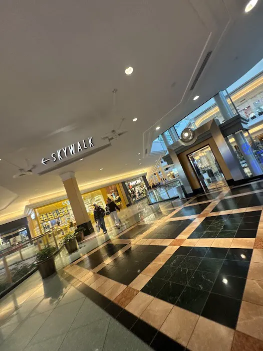CHANEL FRAGRANCE AND BEAUTY BOUTIQUE 3