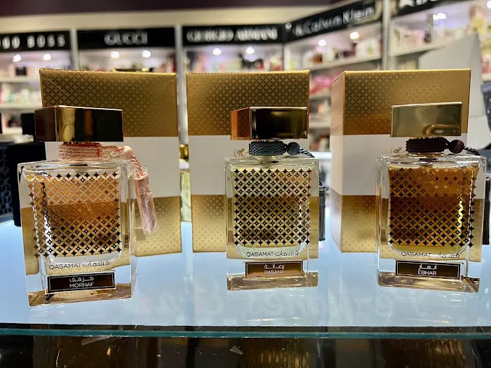 Perfumes Era Great Lakes Crossing Outlets District 3 9