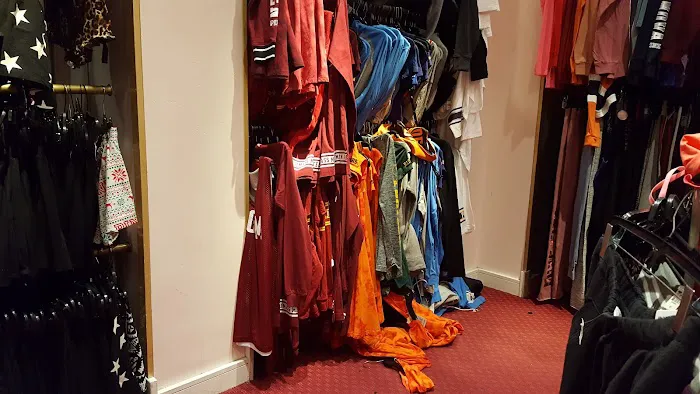 Victoria's Secret Outlet 3