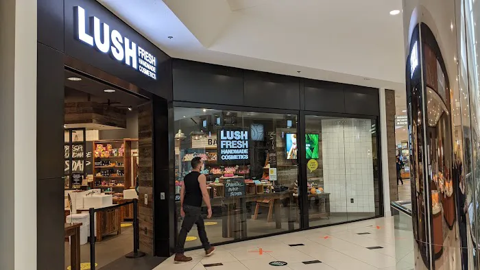 Lush Cosmetics 12 Oaks 0
