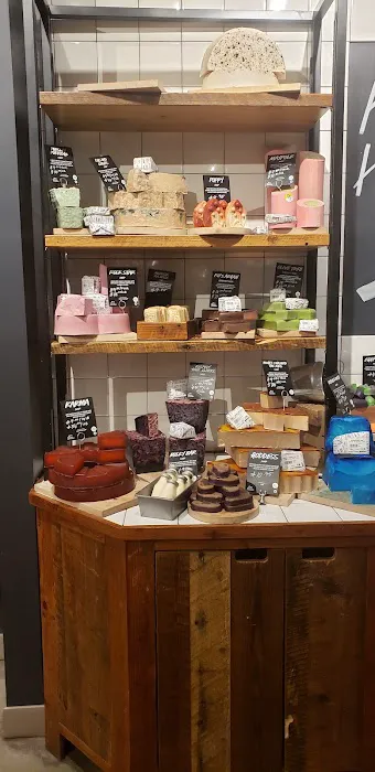 Lush Cosmetics 12 Oaks 4