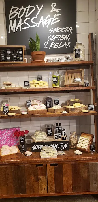 Lush Cosmetics 12 Oaks 5