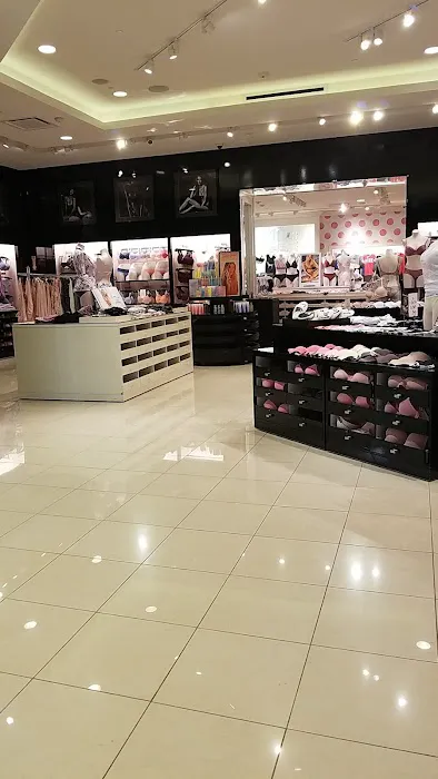 Victoria's Secret & PINK by Victoria's Secret 0