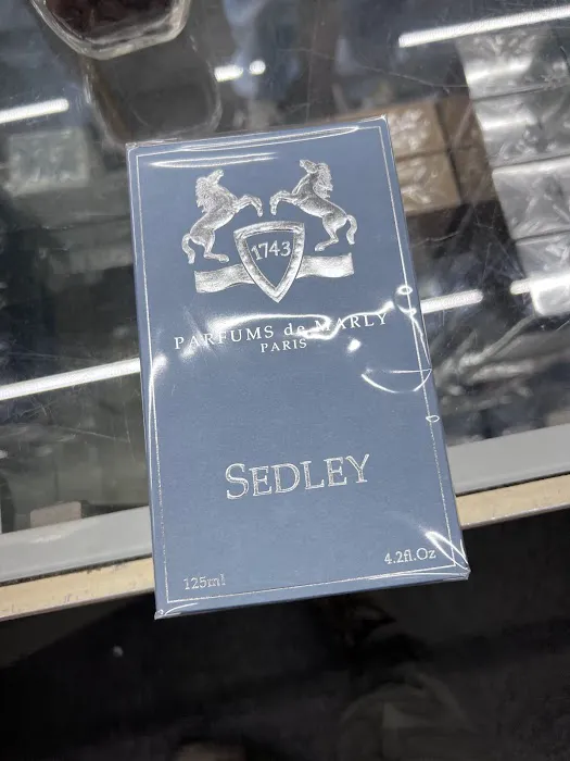 Perfume Outlet 8