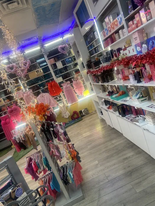 Pure Perfume Store 3