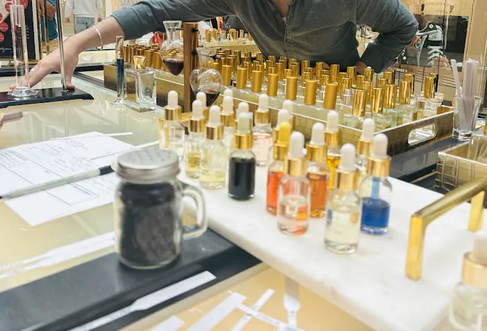 Yom & Layl Perfume Bar 9