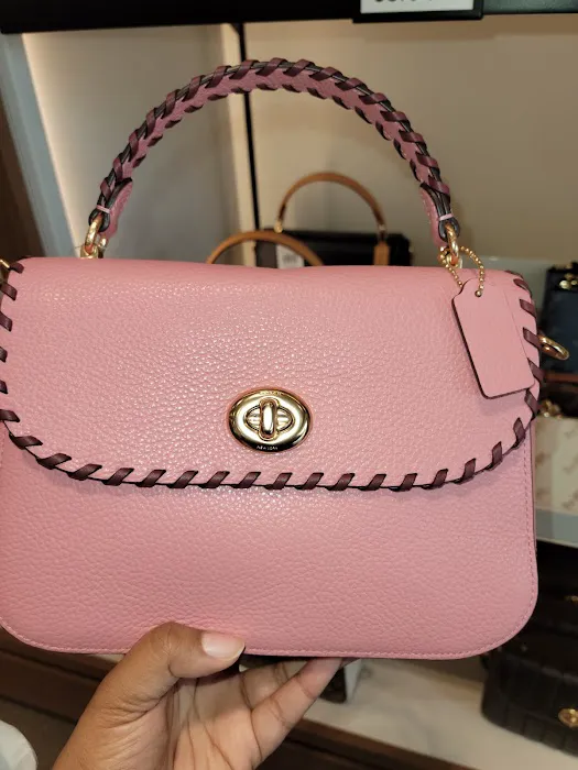 COACH Outlet 6