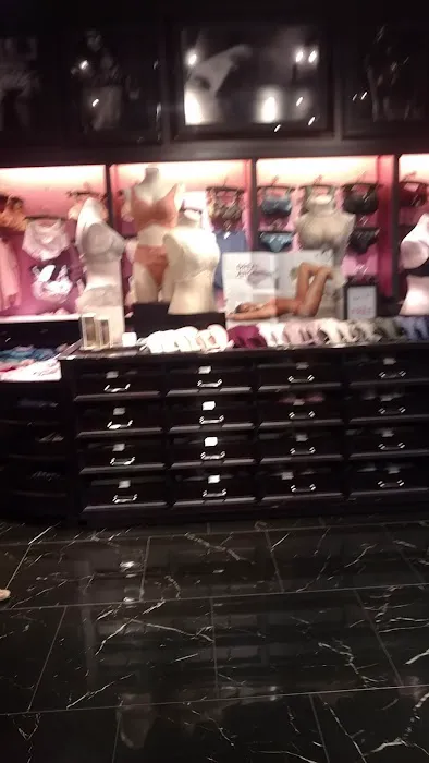 Victoria's Secret & PINK by Victoria's Secret 0