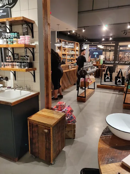 Lush Cosmetics Mayfair Mall 7