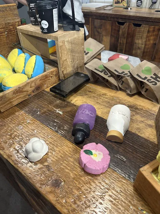 Lush Cosmetics Mayfair Mall 6