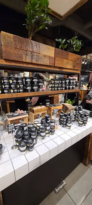 Lush Cosmetics Woodfield 2