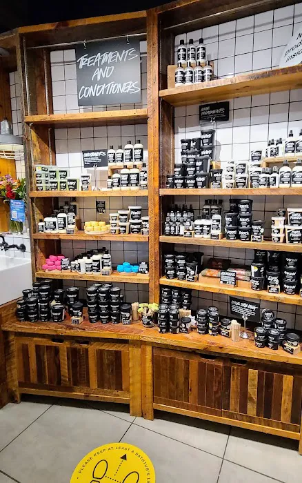 Lush Cosmetics Woodfield 4