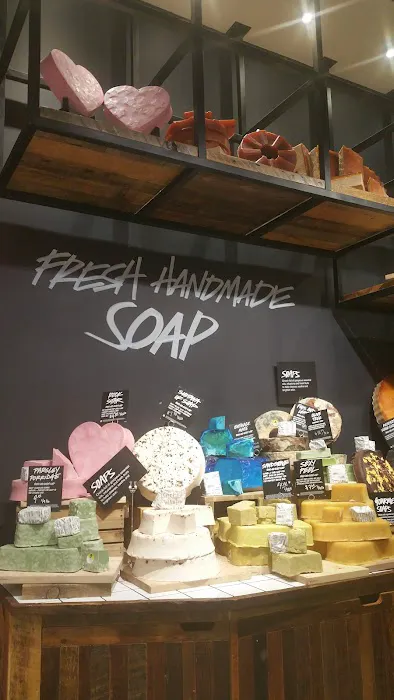 Lush Cosmetics Woodfield 5