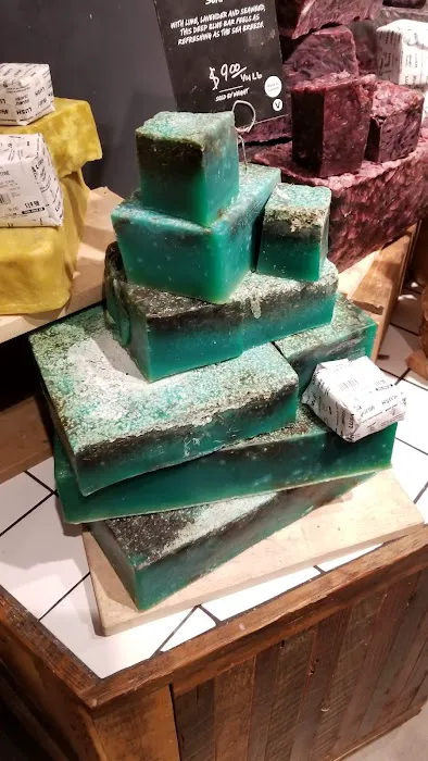 Lush Cosmetics Woodfield 6