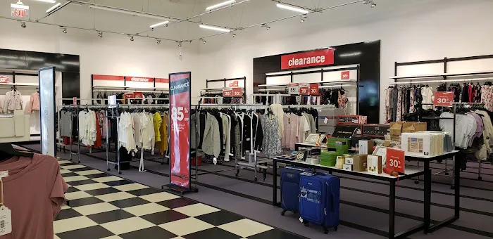 Bloomingdale's Outlet 4
