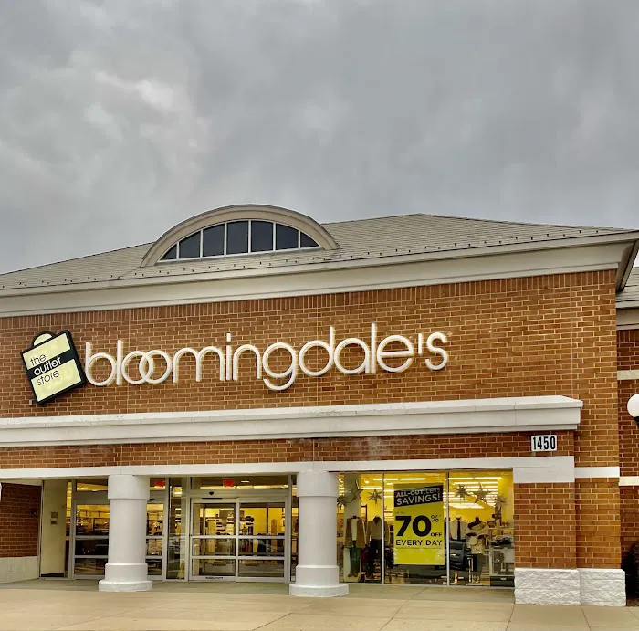 Bloomingdale's Outlet 8