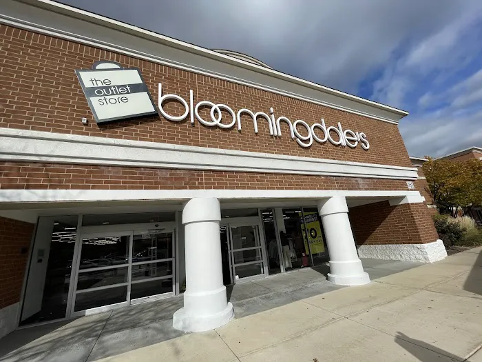 Bloomingdale's Outlet 6