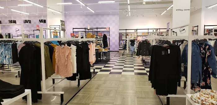 Bloomingdale's Outlet 9
