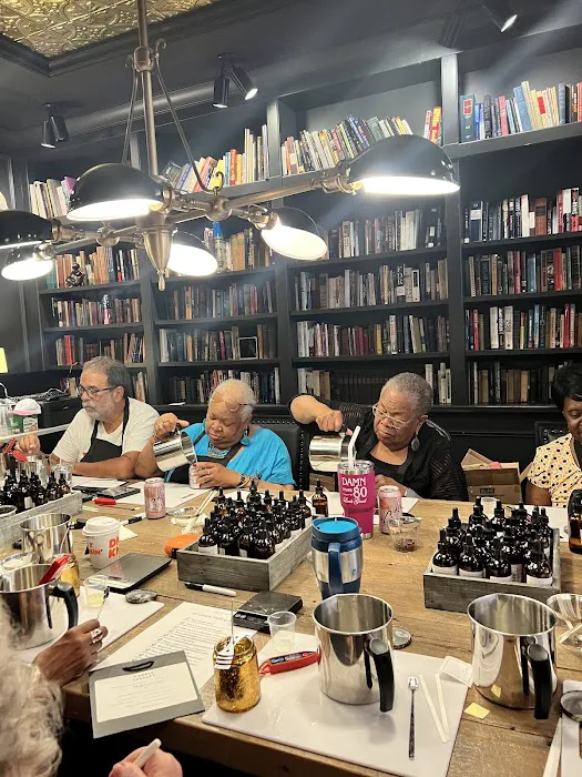 Reggie Hathorn Chicago | Candle and Perfume Making Classes 0