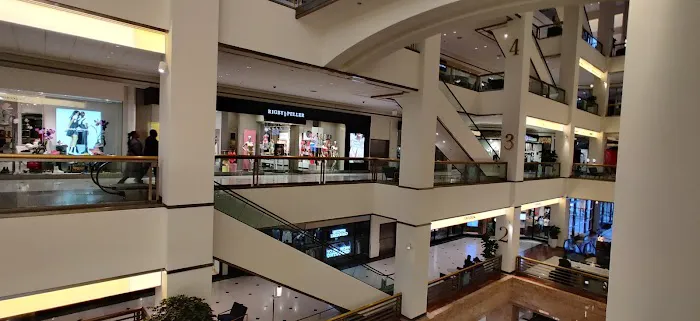Bloomingdale's 7