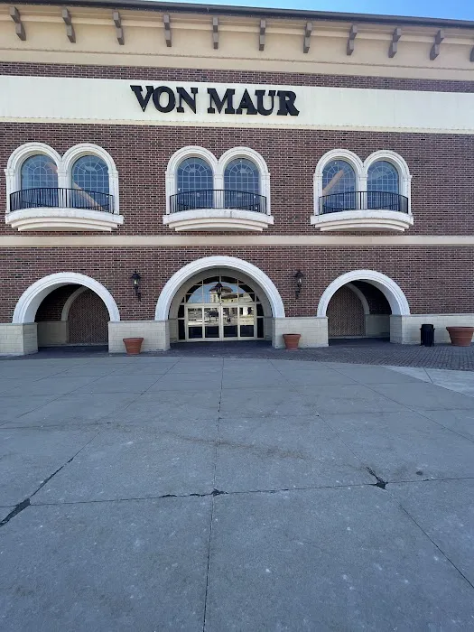Von Maur 2