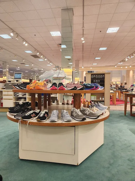 Von Maur 3