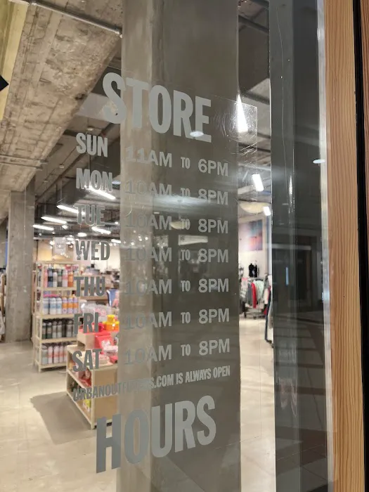 Urban Outfitters 0