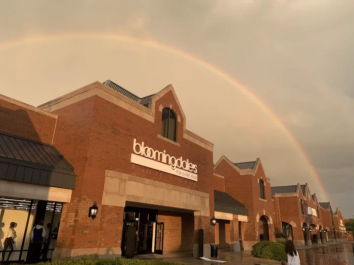 Bloomingdale's Outlet 0