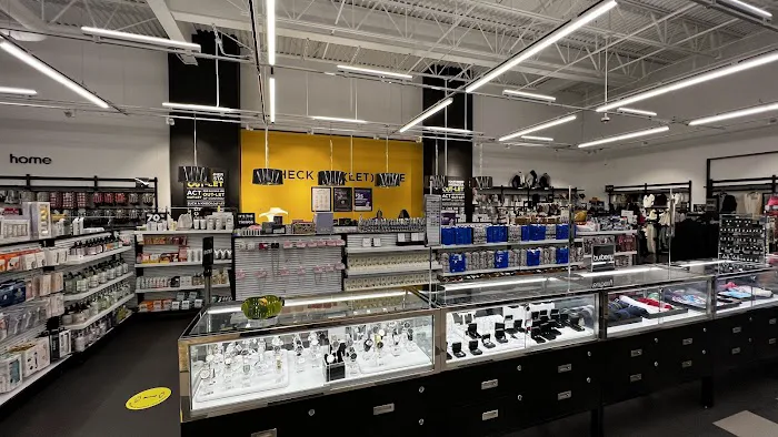Bloomingdale's Outlet 3