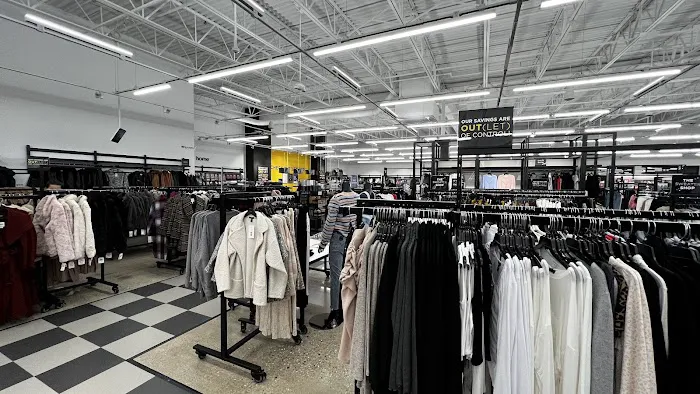 Bloomingdale's Outlet 7