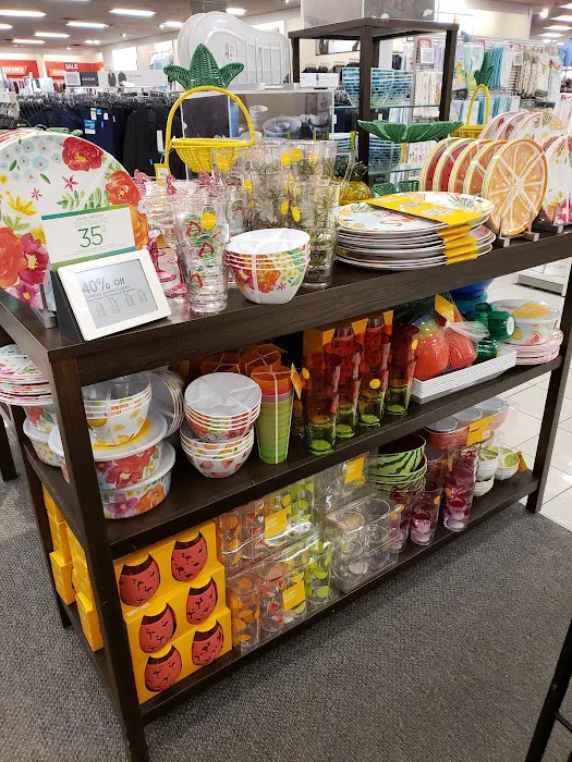 Marshalls & HomeGoods 2