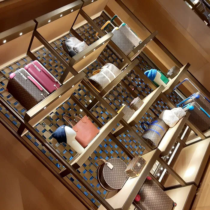 Louis Vuitton Chicago Michigan Avenue 4