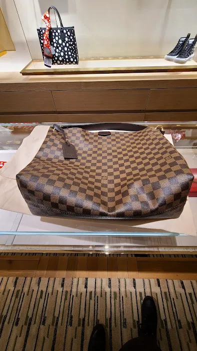 Louis Vuitton Chicago Michigan Avenue 6