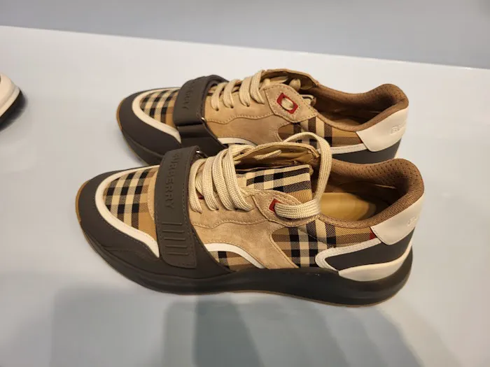 Burberry 6