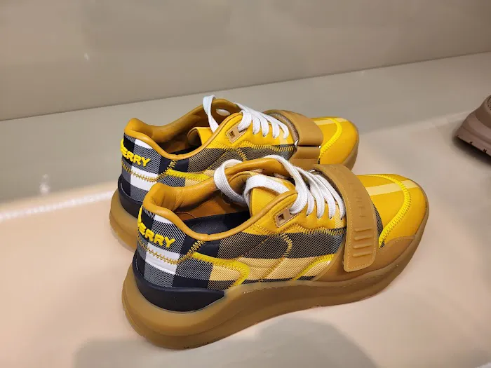Burberry 9