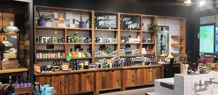 Lush Cosmetics Orland Square 1