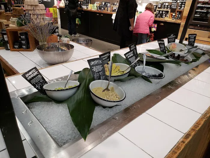 Lush Cosmetics Orland Square 7