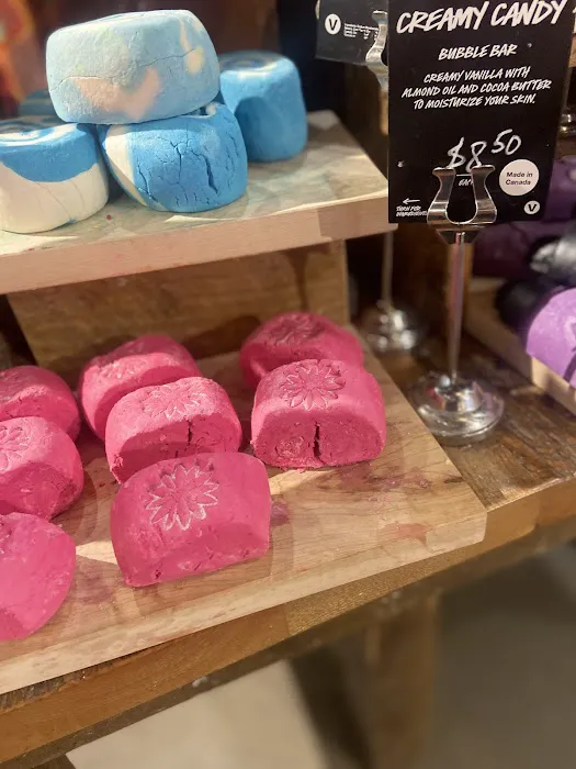 Lush Cosmetics Orland Square 9