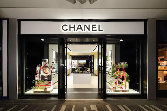 CHANEL FRAGRANCE AND BEAUTY BOUTIQUE 2