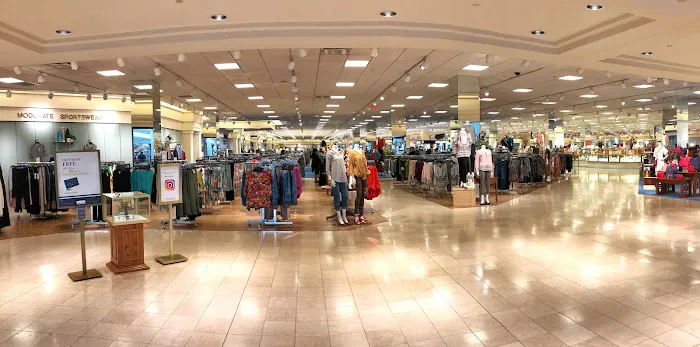 Von Maur 1