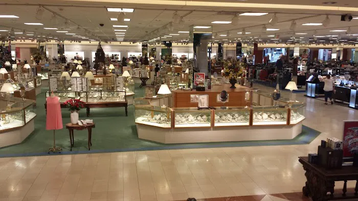 Von Maur 3