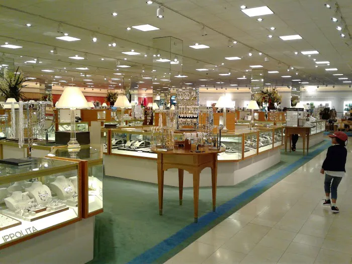 Von Maur 6