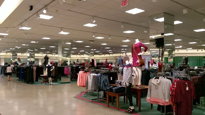 Von Maur 7