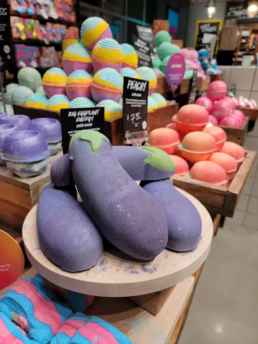 Lush Cosmetics Naperville 6