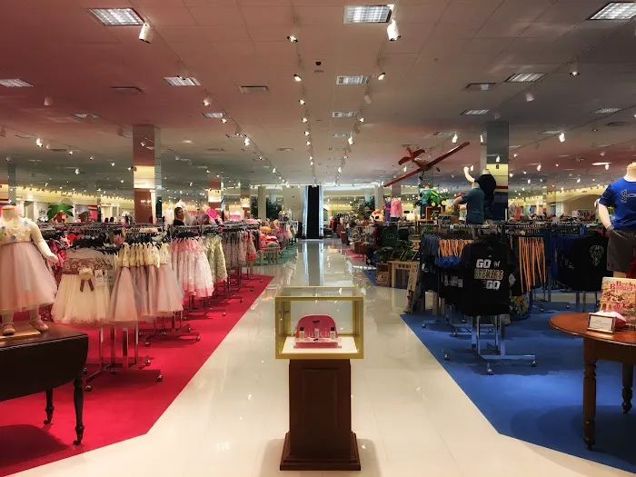 Von Maur 1