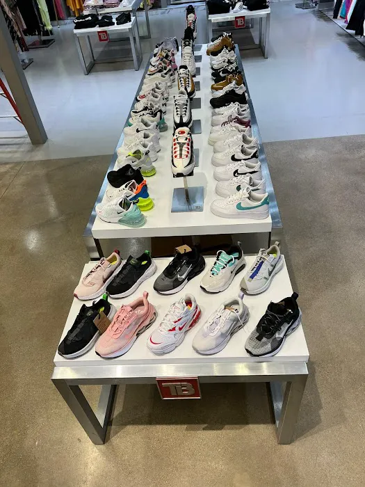 Tops and Bottoms Lansing 4